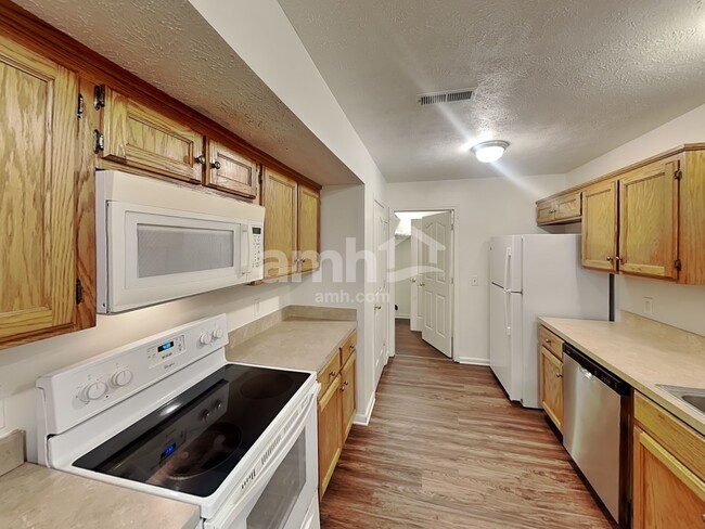 Building Photo - 7024 Legacy Dr