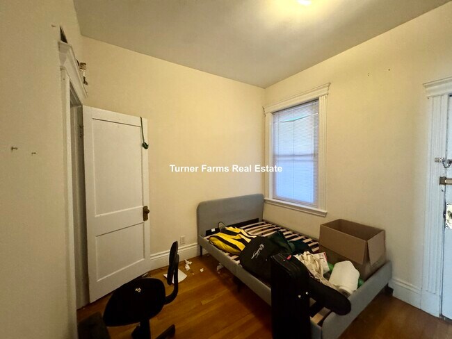 Building Photo - 397A Harvard St