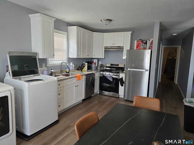 Building Photo - 90 Bond St