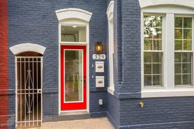 Foto del edificio - 329 K St NE