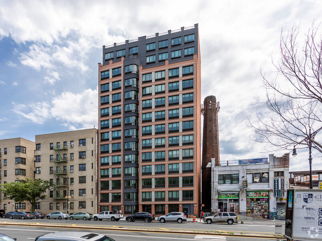 Building Photo - Concourse Village West