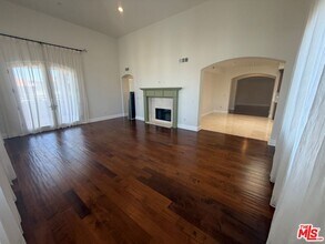 Building Photo - 12050 Guerin St