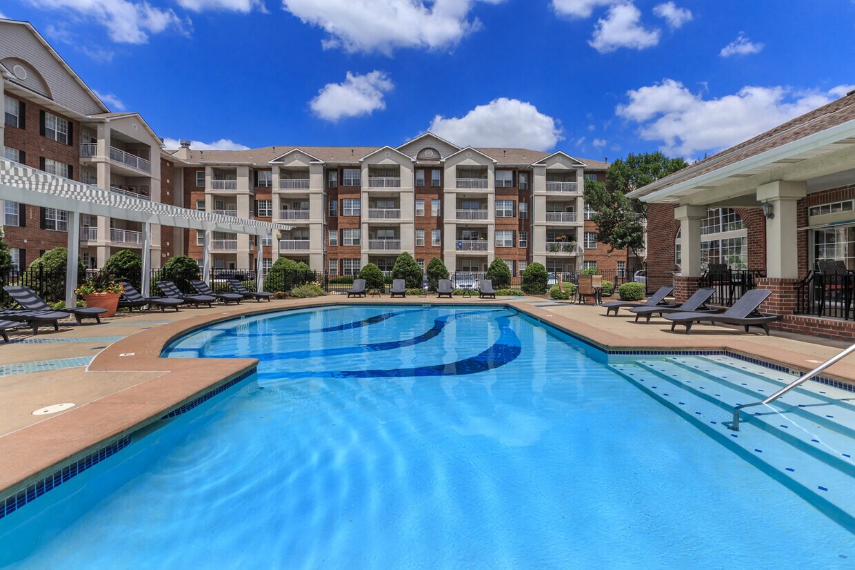 The Claremont Apartment Homes Apartments in Overland Park, KS