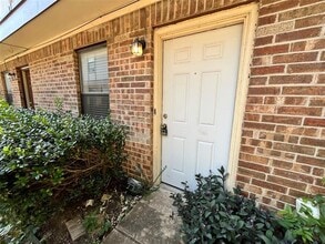 Building Photo - 3047 Olympia Dr