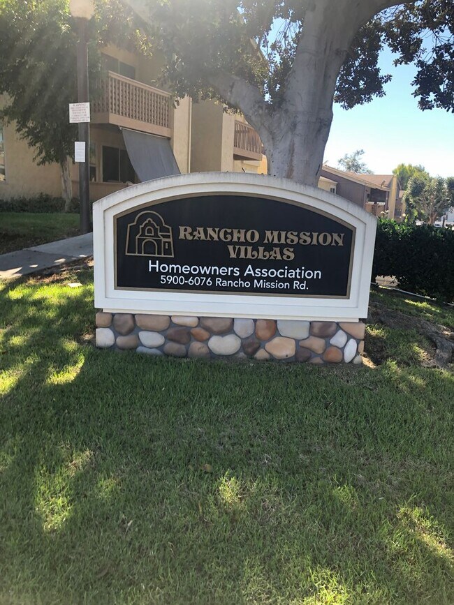 Foto del edificio - Great Location 2 Bedrooms in Mission Valle...