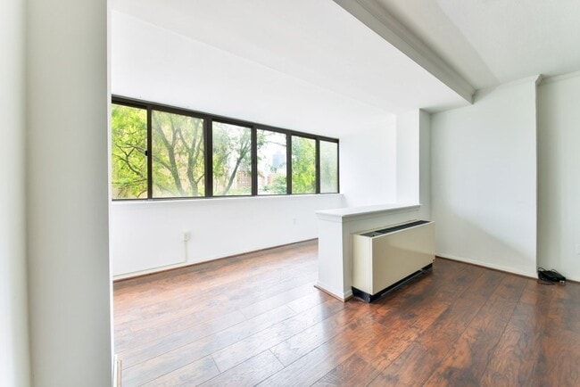 Building Photo - 6 Whittier Pl