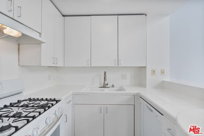 Building Photo - 114 Fleet St