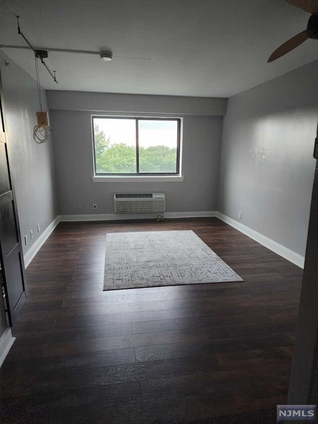 Building Photo - 60 Parkway Dr