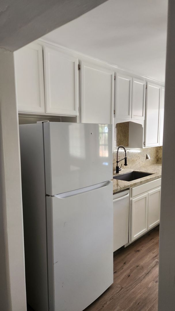 Building Photo - Great Centrally located 3 bedroom home wit...