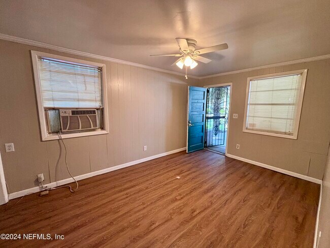 Building Photo - 1746 Ingleside Ave