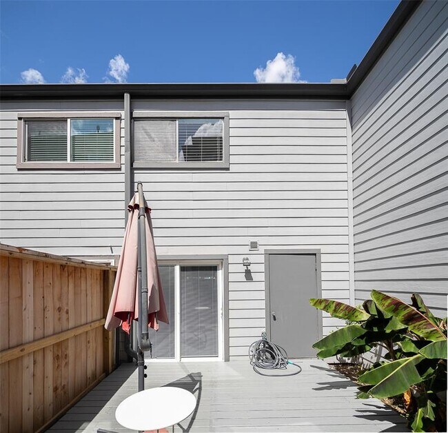 Foto del edificio - 5014 Glenmont Dr