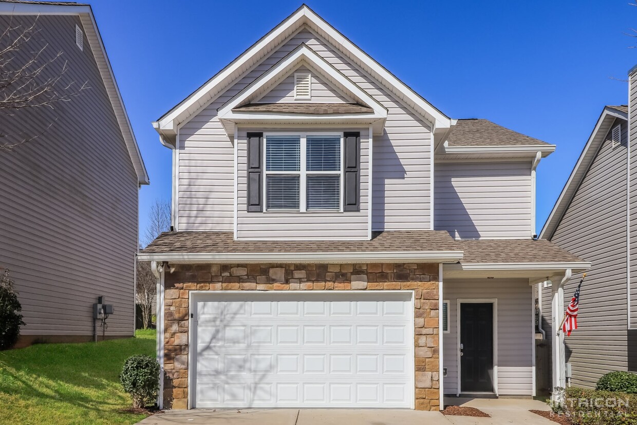 Primary Photo - 15 Oakbrook Dr