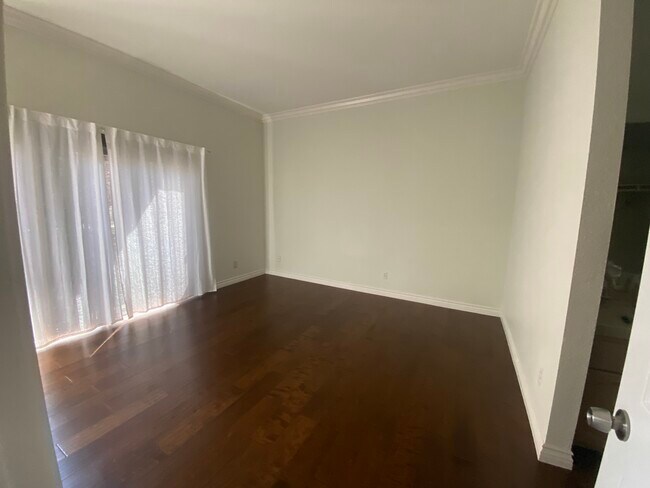 Foto del edificio - 4639 Executive Dr