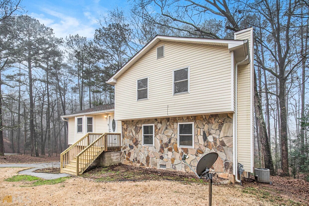 2645 Holly Berry Trail SW, Snellville, GA 30039 House Rental in