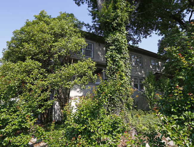 Foto del edificio - 715 E McBee Ave