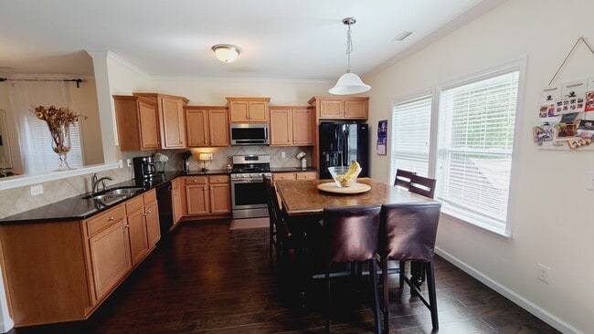 Kitchen - 696 Nannyberry Ln