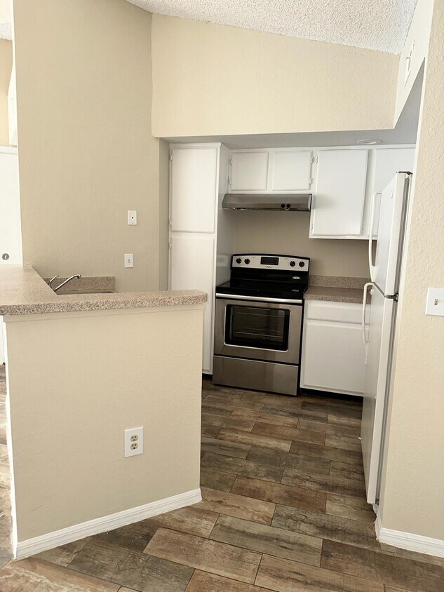 Foto principal - 1401 Village Blvd