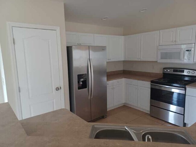 Foto del edificio - Coming in June  3 Bedroom, 2 Bath