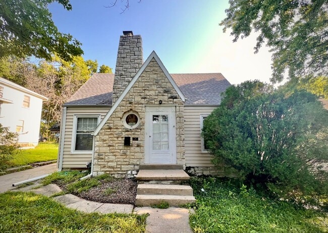 Foto del edificio - Great 3 Bedroom Near Aggieville & KSU! Pre Leasing for 2026-2027 School Year!