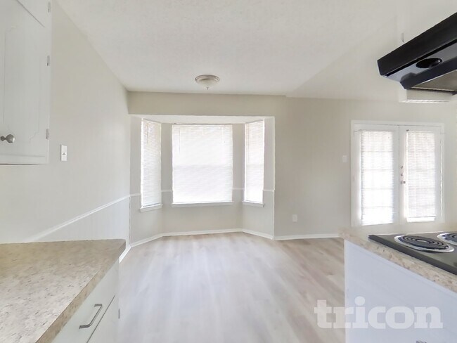 Building Photo - 6212 Douglas Dr