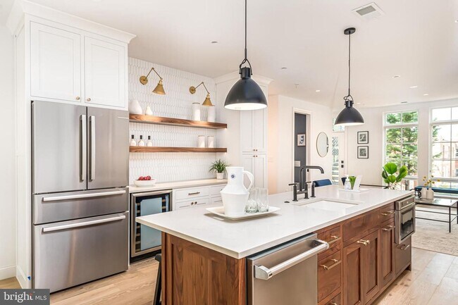 Foto del edificio - Luxury Rowhome Condo with Private Rooftop ...