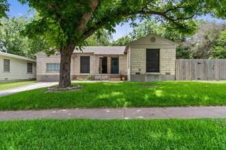 Building Photo - 1609 S 39th St