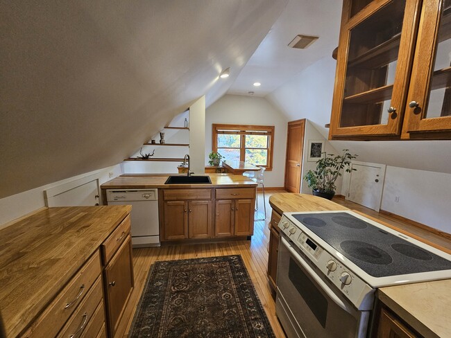 Building Photo - 29 Argyle Ave