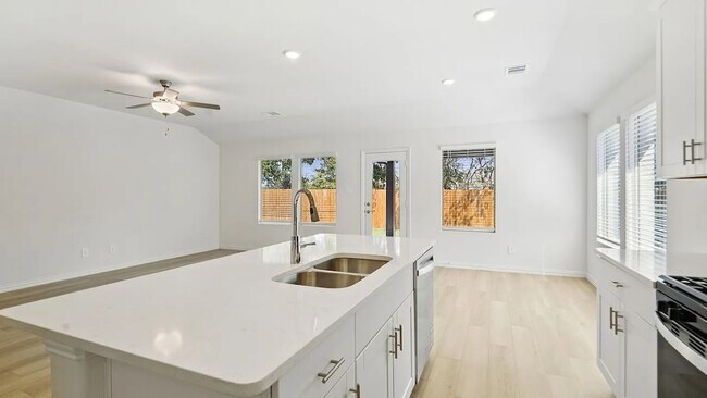 Foto del edificio - 710 Edgehurst Dr