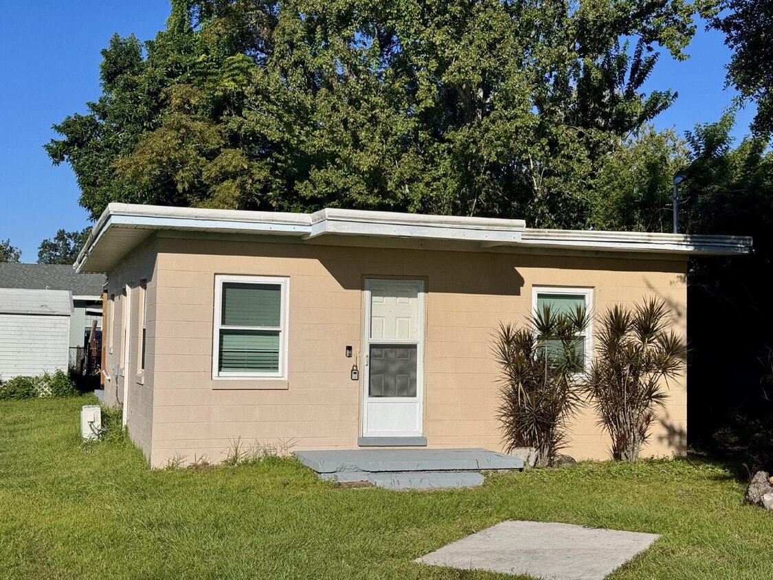 Fully Renovated 2BR Home Near Downtown Win... - Fully Renovated 2BR Home Near Downtown Win...