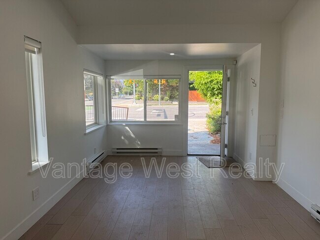 Photo du bâtiment - 907 Sutherland Ave