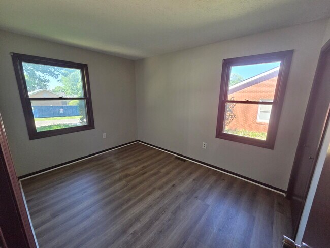 Foto del edificio - 1021 Ridgeway Dr