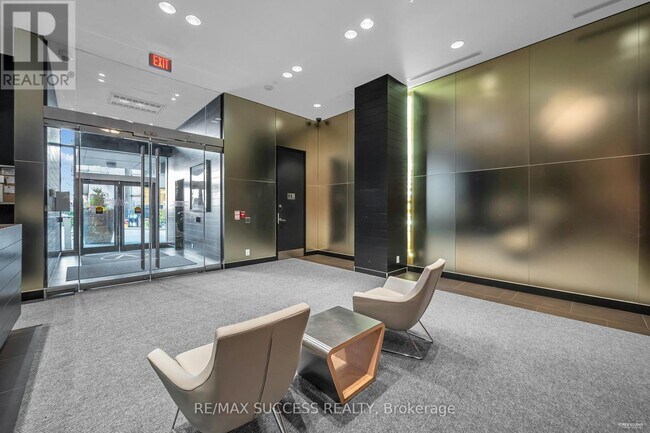 Building Photo - 478 King St W