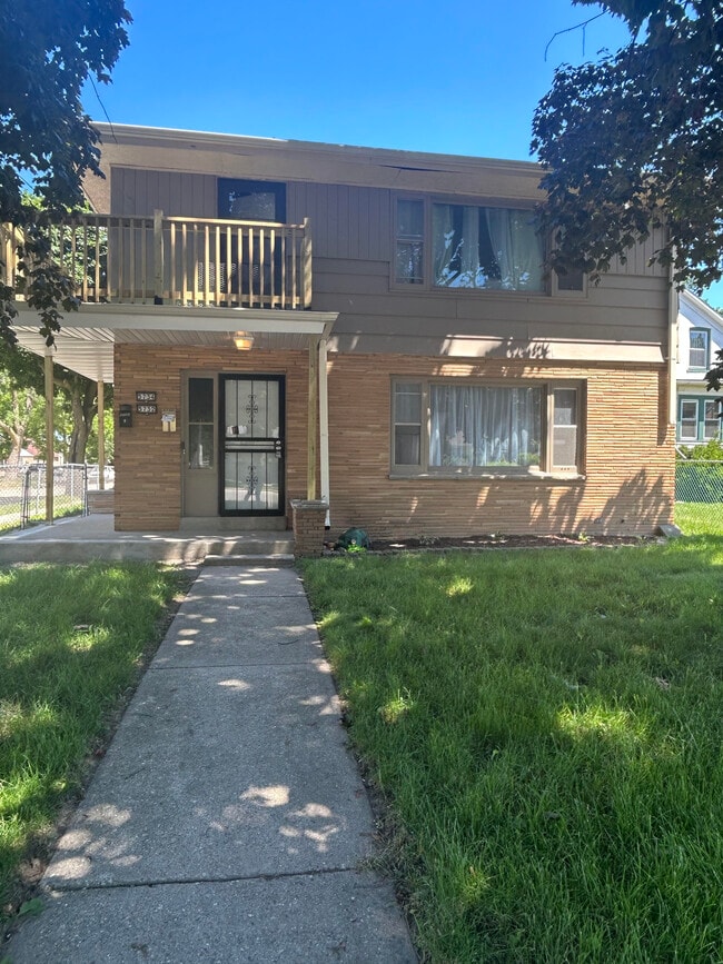 Building Photo - 5732-5734-5734 W Villard Ave