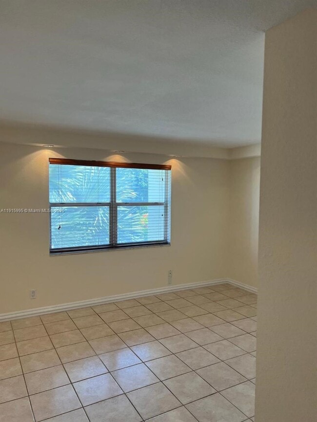 Foto del edificio - 1300 Moffett St