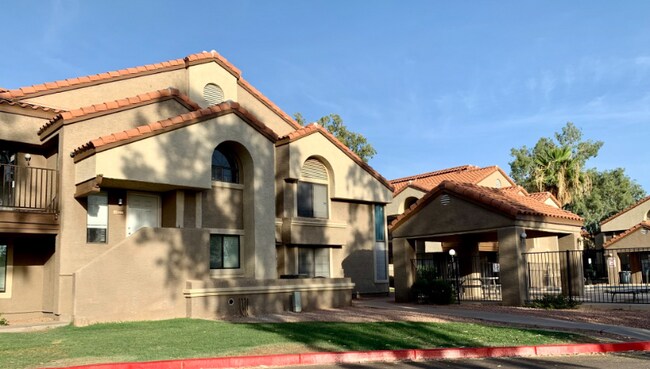 Building Photo - 1905 E University Dr