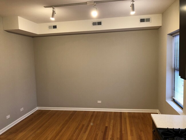 Building Photo - 3215 W Cullom Ave