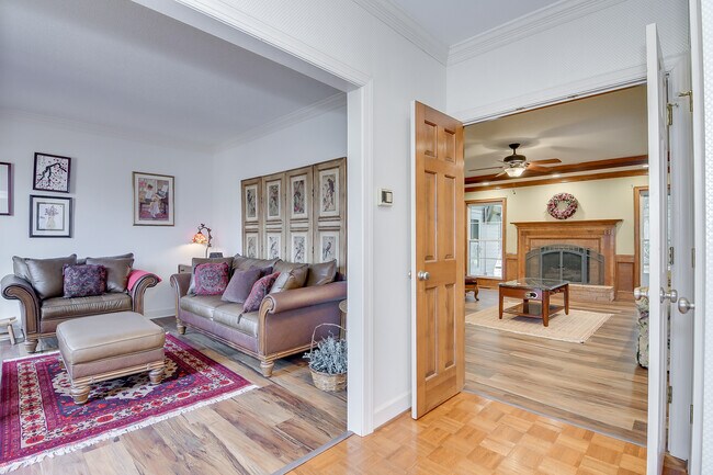 Foto del edificio - 4117 Knollcrest Cir N