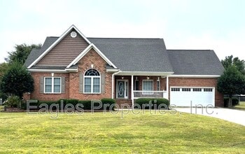 Building Photo - 608 Adler Ln
