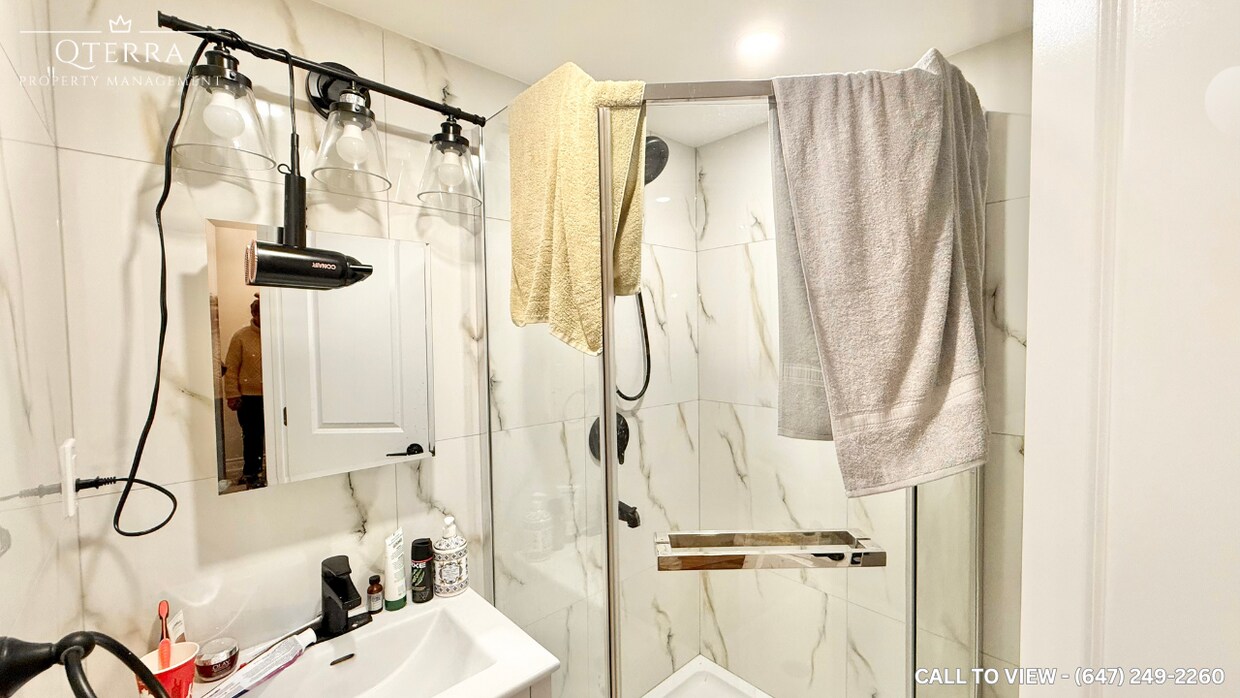 Photo du bâtiment - 1059 Lakeshore Rd E