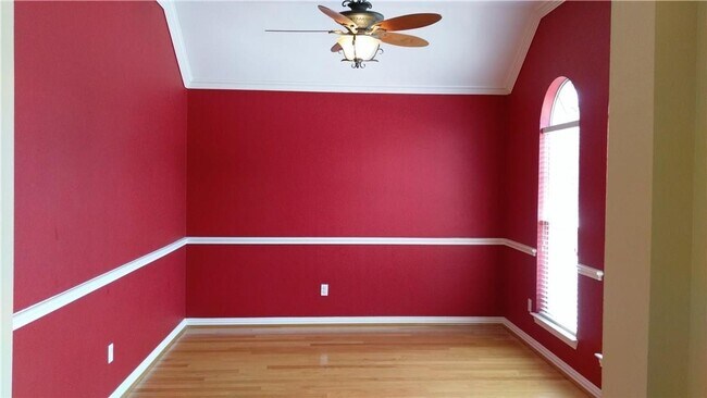 Foto del edificio - 4 Bedrooms single story comes loaded with ...