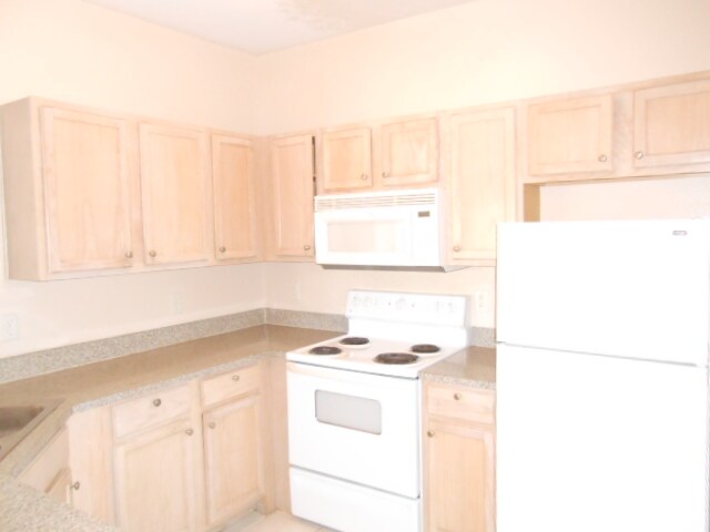 Building Photo - 7800 Point Meadows Dr