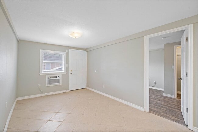 Foto del edificio - Lovely 2 Bedroom 2 Bath Duplex