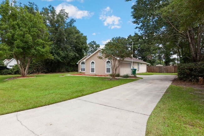 Building Photo - 121 Duncan Dr