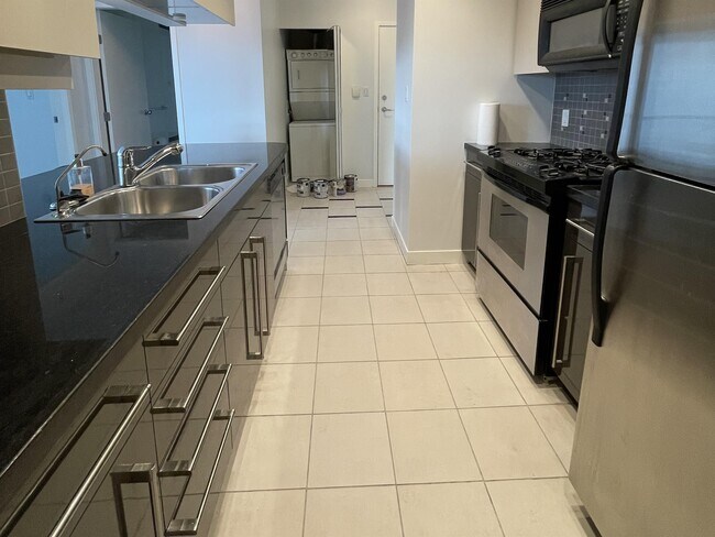 Photo du bâtiment - 1408 Strathmore Mews