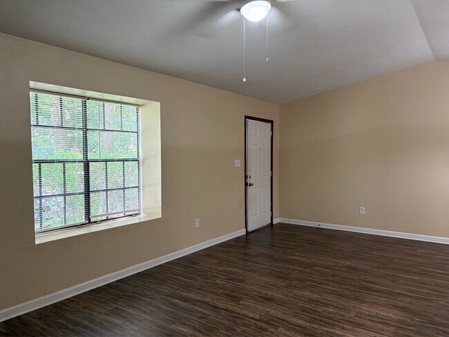 Building Photo - 1502 Belmont Trace