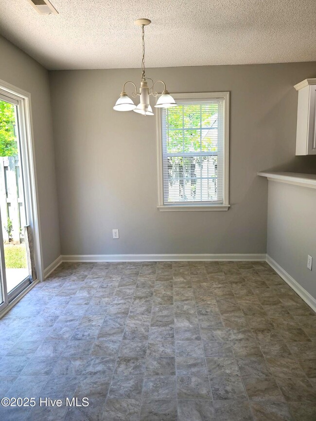 Foto del edificio - 639 Lanvale Hills Cir