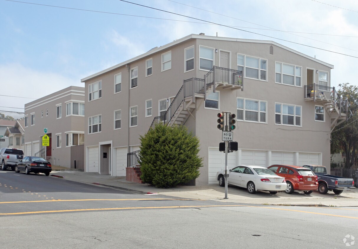 Primary Photo - 404 Spruce Ave