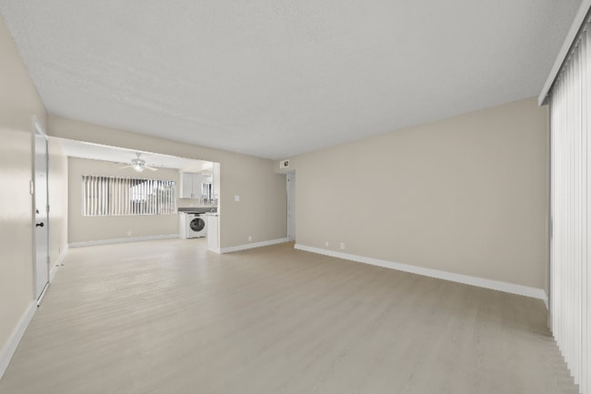 Building Photo - 12236 Manor Dr