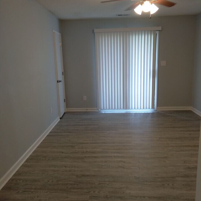 Foto del edificio - Newly renovated 2 bedroom, 1 bath apartment