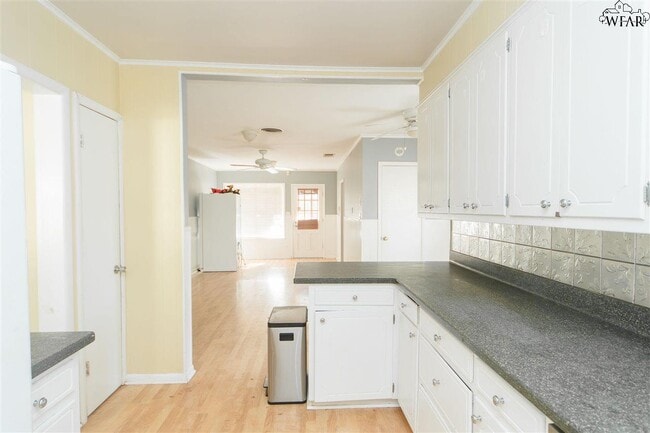 Foto del edificio - 2415 Ellingham